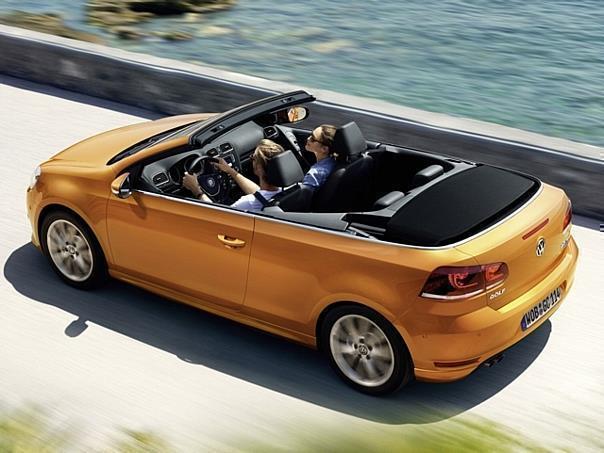 Golf Cabriolet des Modelljahres 2016 präsentiert sich mit sportlicherem Exterieur, veredeltem Interieur und neuen Farben